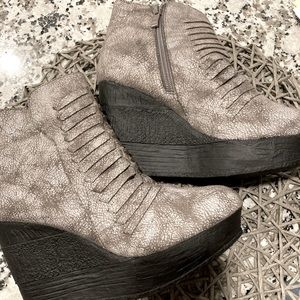 Boots with wedge heal. Comfortable and different.